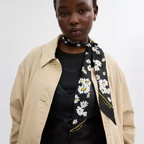 🌸 Coach Signature Daisy Cluster Print Silk Skinny Scarf - Picture 2 of 4